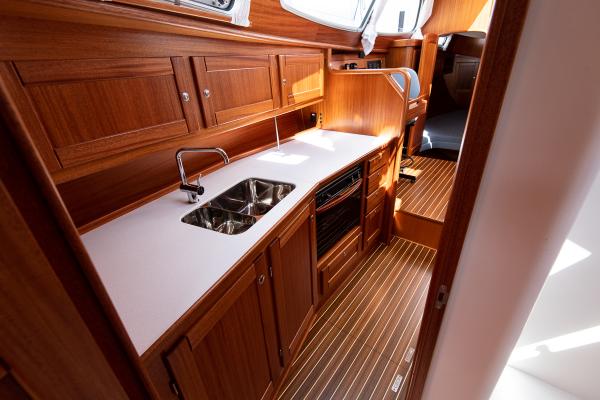 Nordship 360 DS linear galley