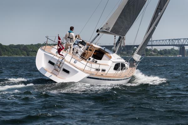 Nordship 380 DS on water