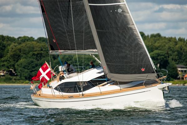 Nordship 420 DS sailing